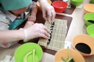 Lee más sobre el artículo Taller de sushi para niños